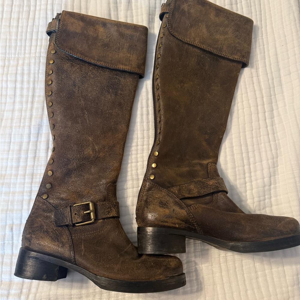 LIKE NEW Tory Burch boots. 6.5M